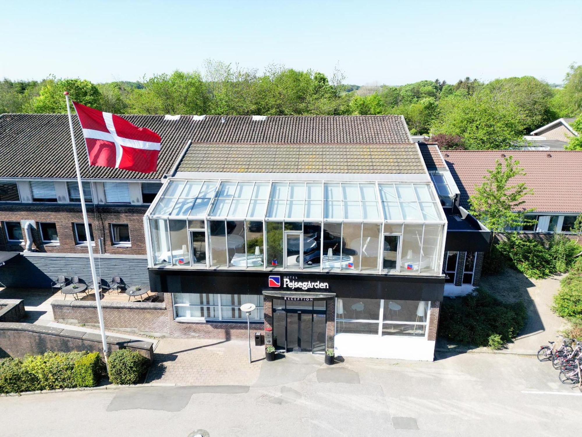 Hotel Pejsegaarden Brædstrup Exterior foto